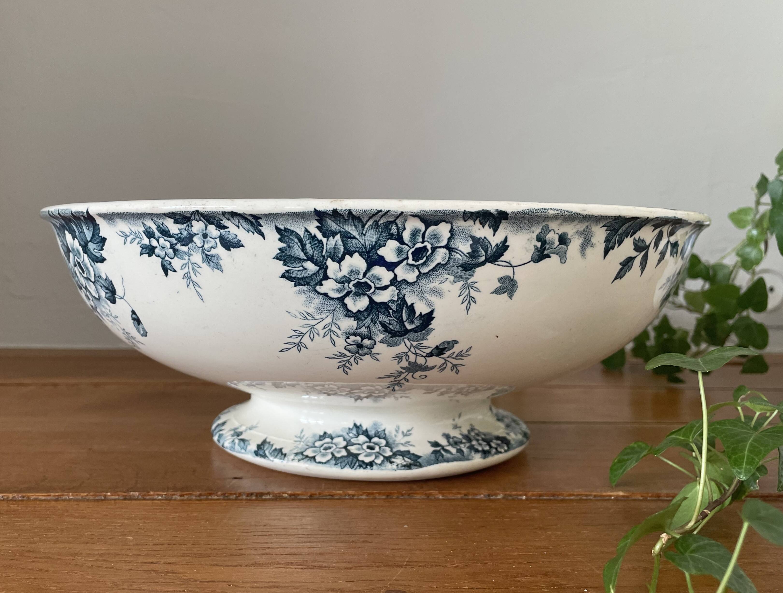 Antique large salad bowl on a pedestal in Saint-Amand earthenware (Nord)