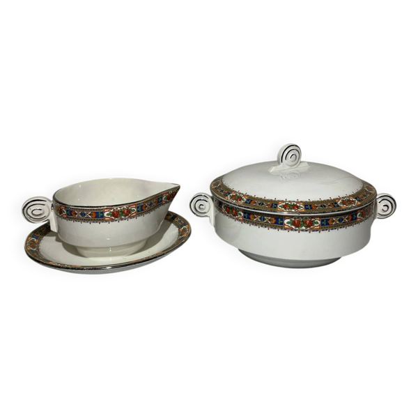 Ensemble ancien en faïence d’Onnaing – légumier couvert et saucière –