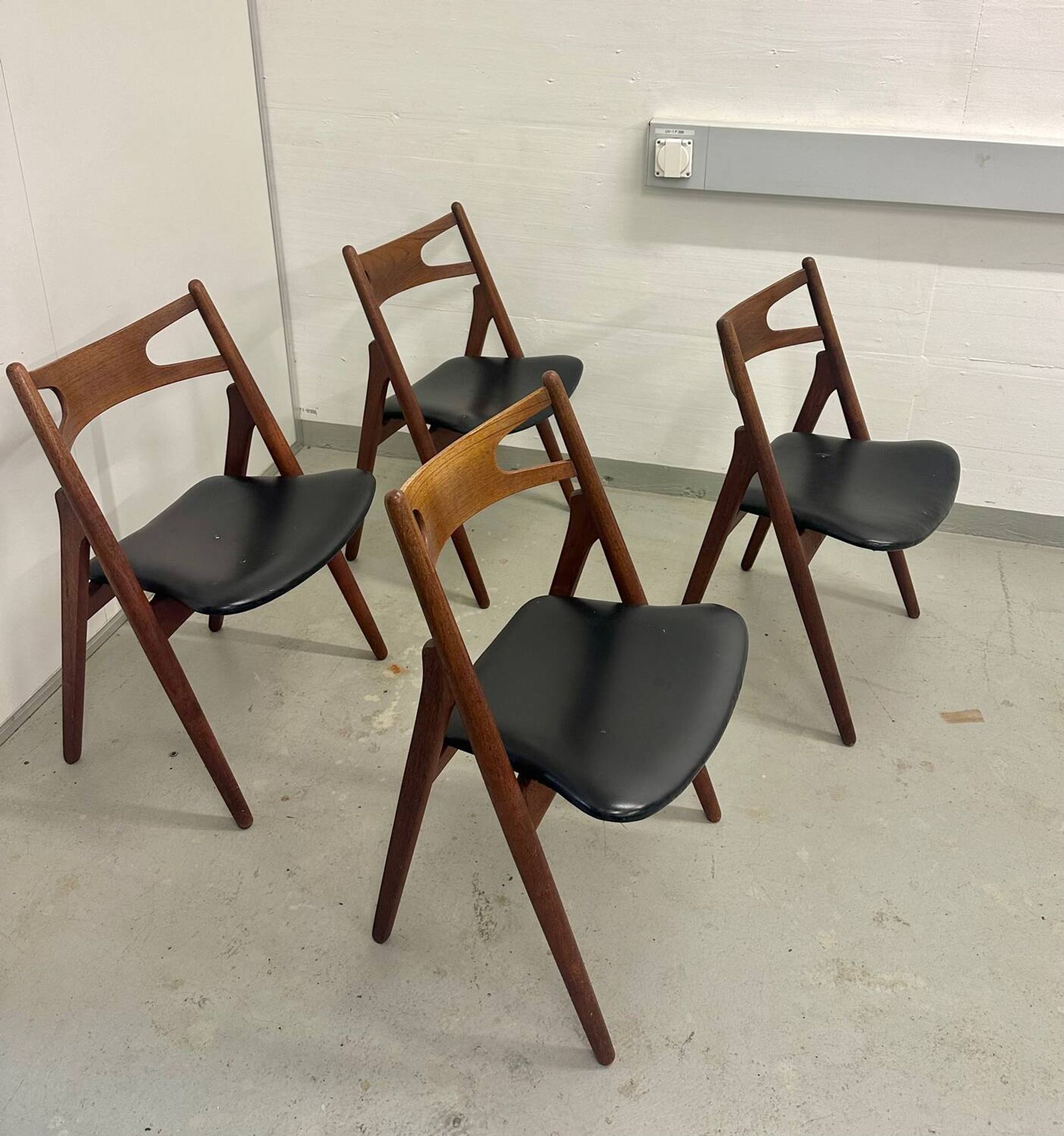 4x Teak Dining Chairs Hans J. Wegner CH29 Sawbuck