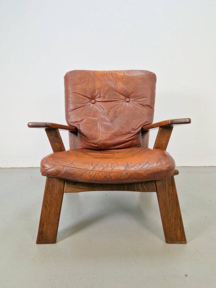 Fauteuil en bois brutaliste avec revêtement en cuir marron, Allemagne, années 1960.