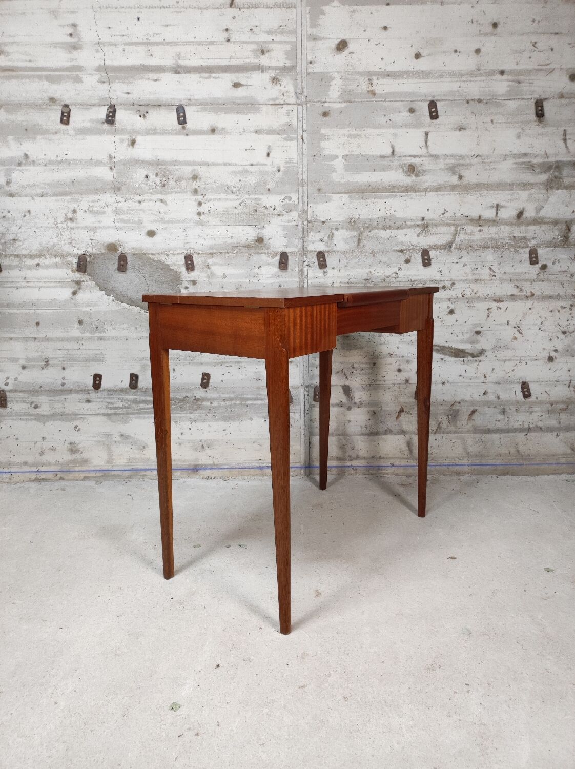 Wooden dressing table