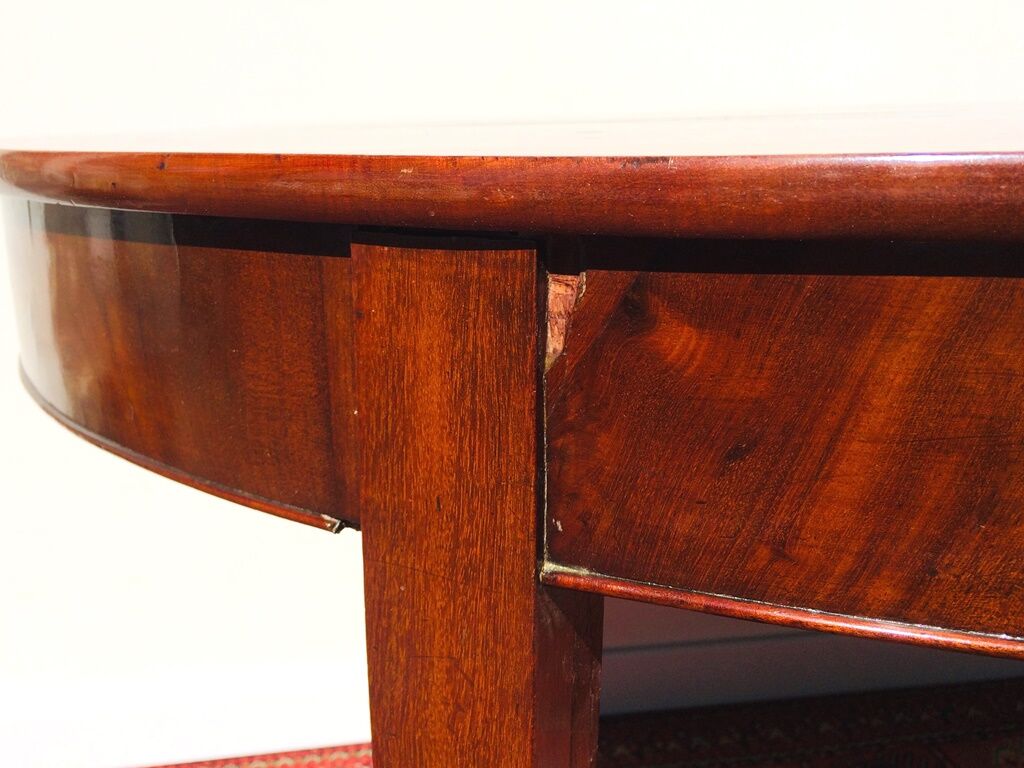 19th expandable empire table 4/6 p