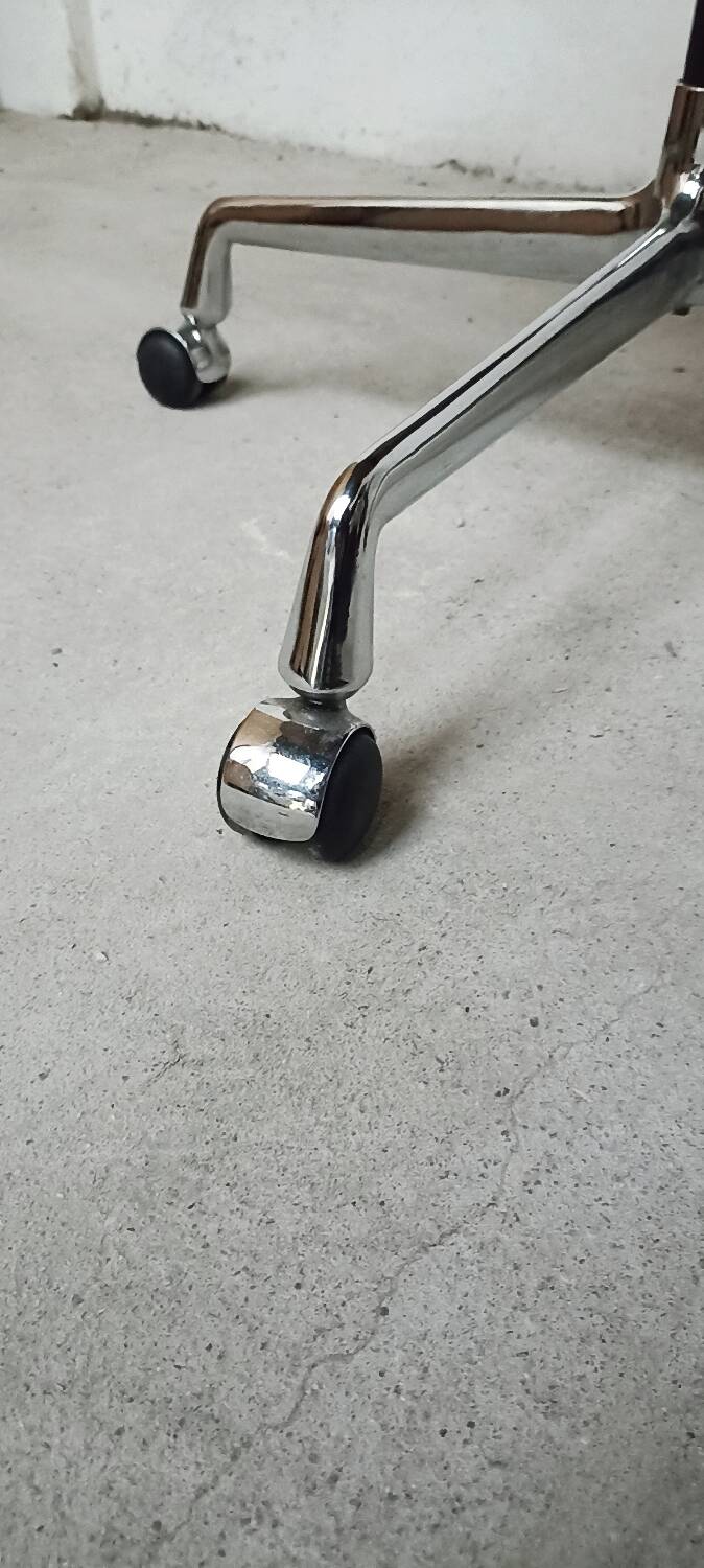 Hermann Miller table