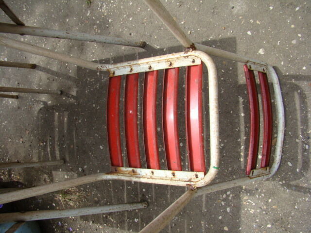 Garden table and two vintage canvas chairs 50/60