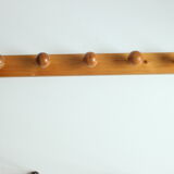 Scandinavian pine wooden ball shaped coat hooks, 1970s.
