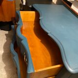 Antique chest of drawers