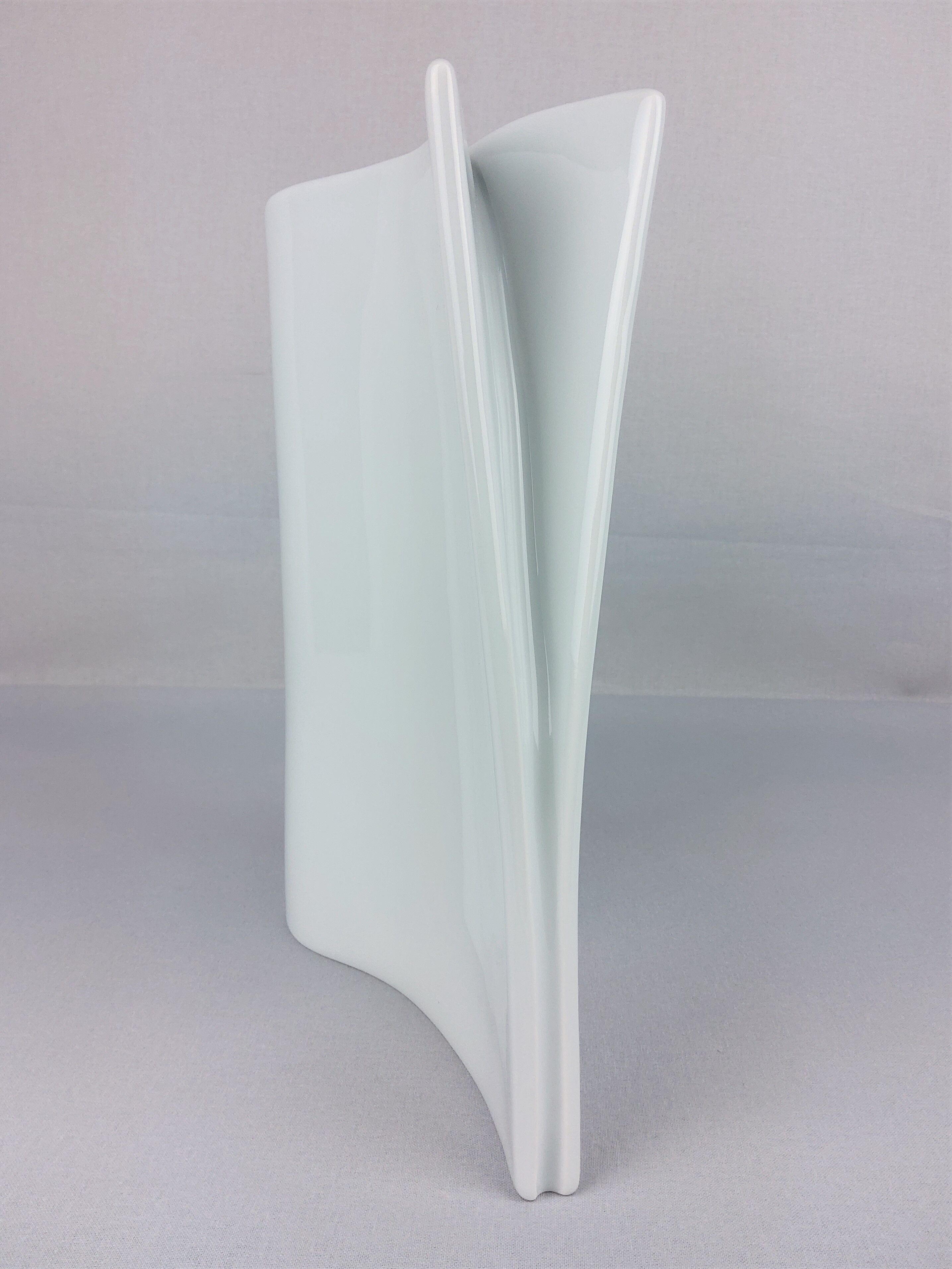 White vase Sarian porcelain Limoges Ramdam