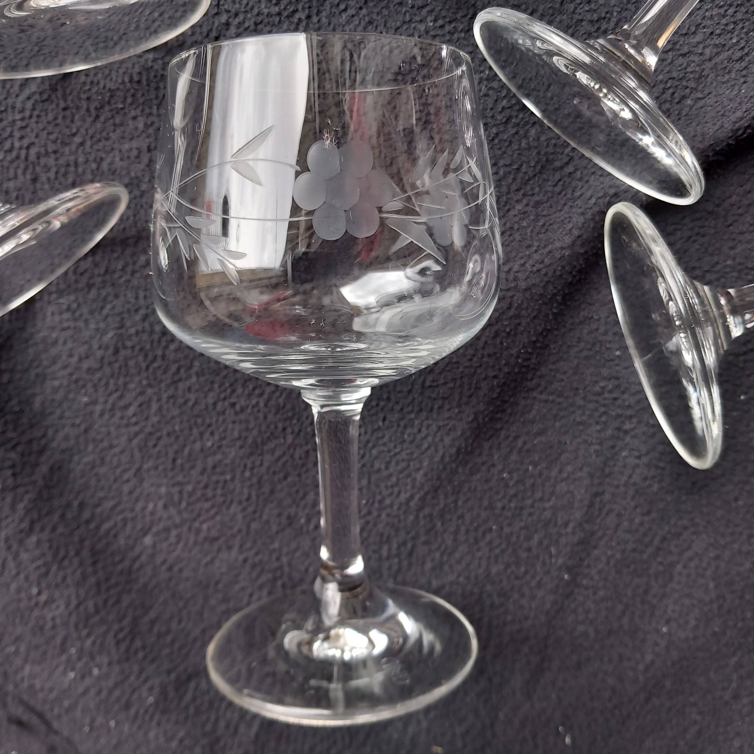6 flower-engraved crystal stemmed glasses, aperitif or digestive, 1970s