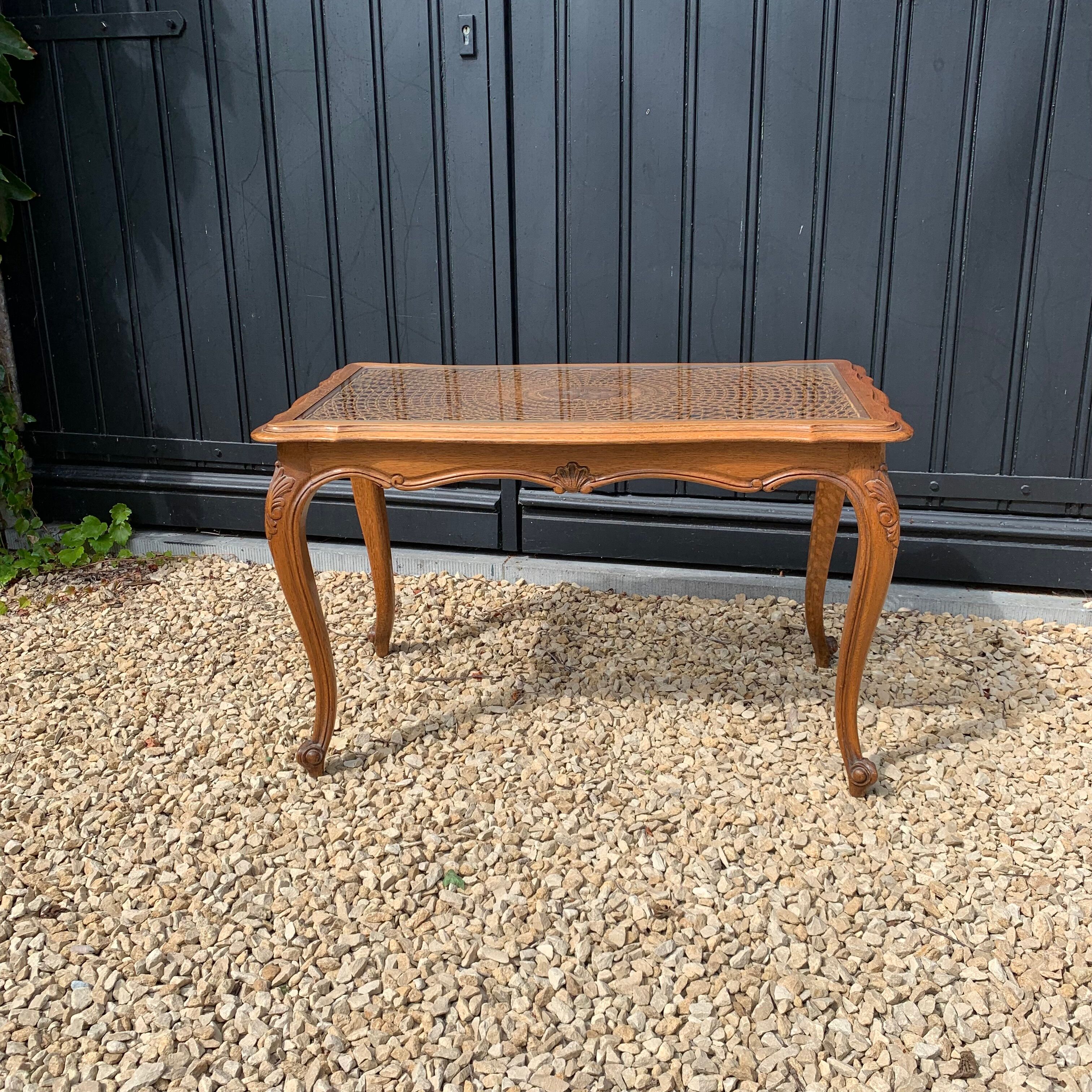 Living room table with cannage