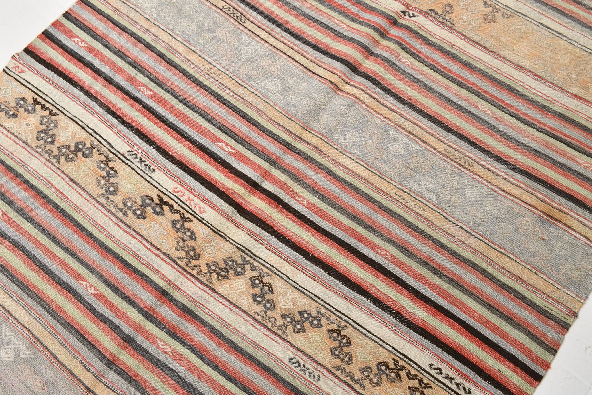 5x9 Soft Pastel Red Vintage Kilim Rug 150x290Cm SK 32959