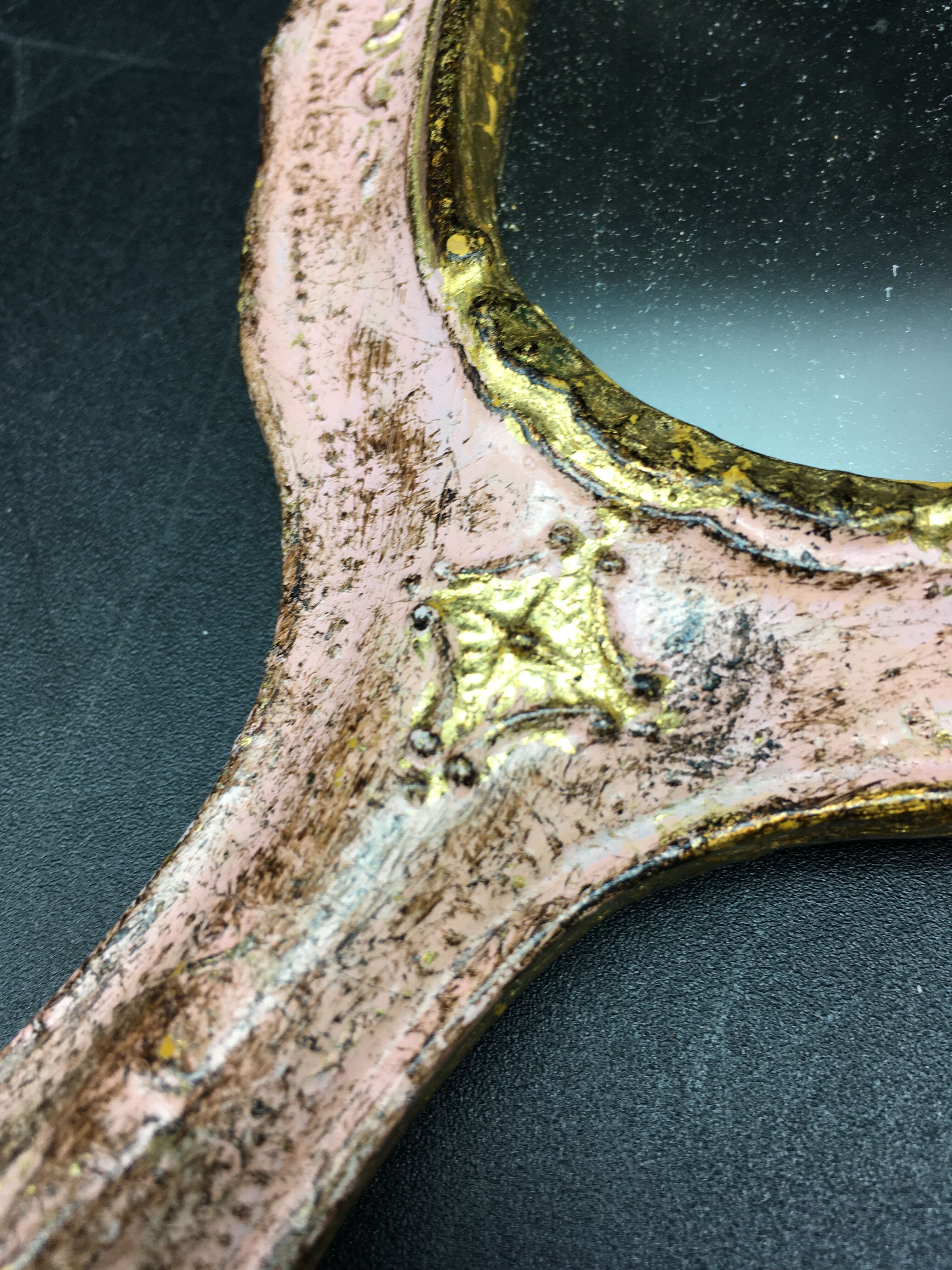 Venetian wooden hand-facing mirror