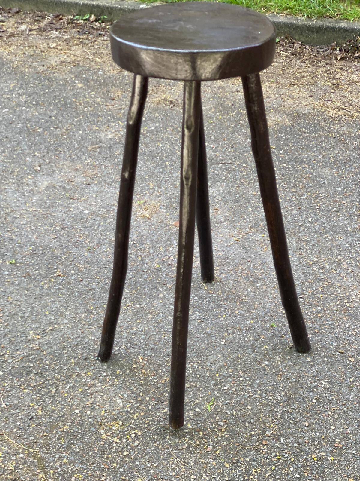Tabouret de bar haut quadripode en bois massif sculpté 80cm