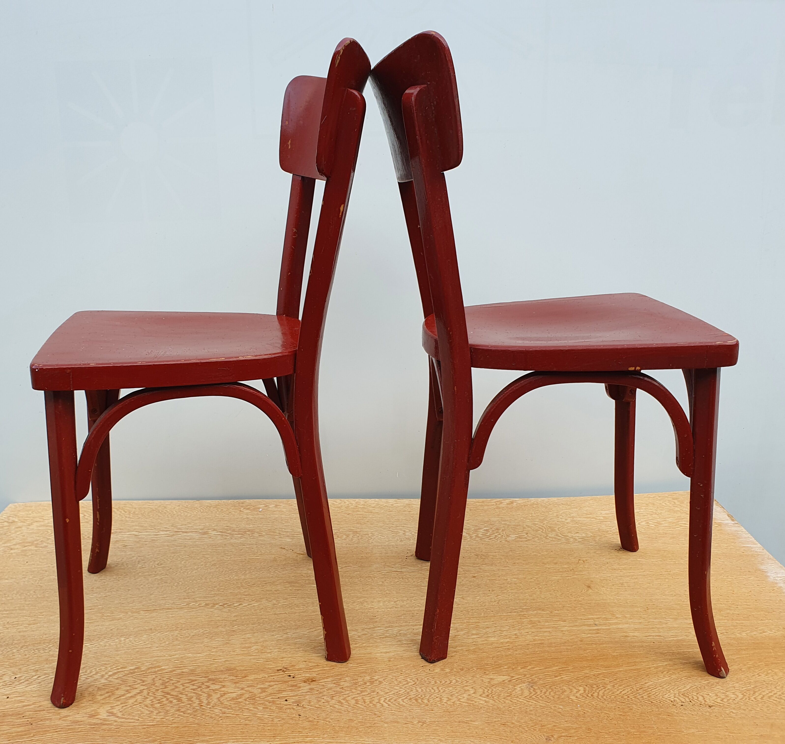 4 red chairs bistro Baumann