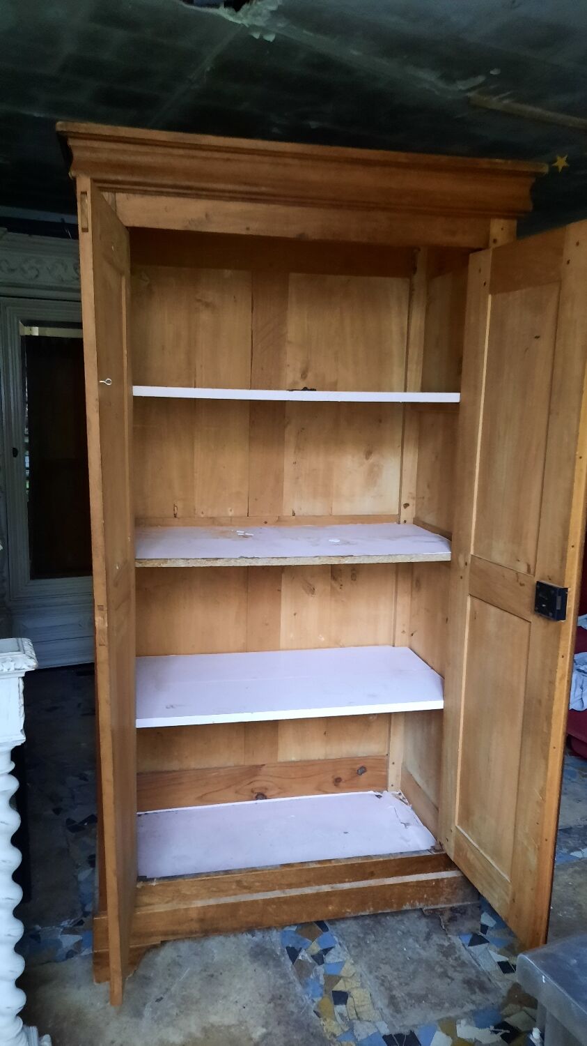 Armoire parisienne