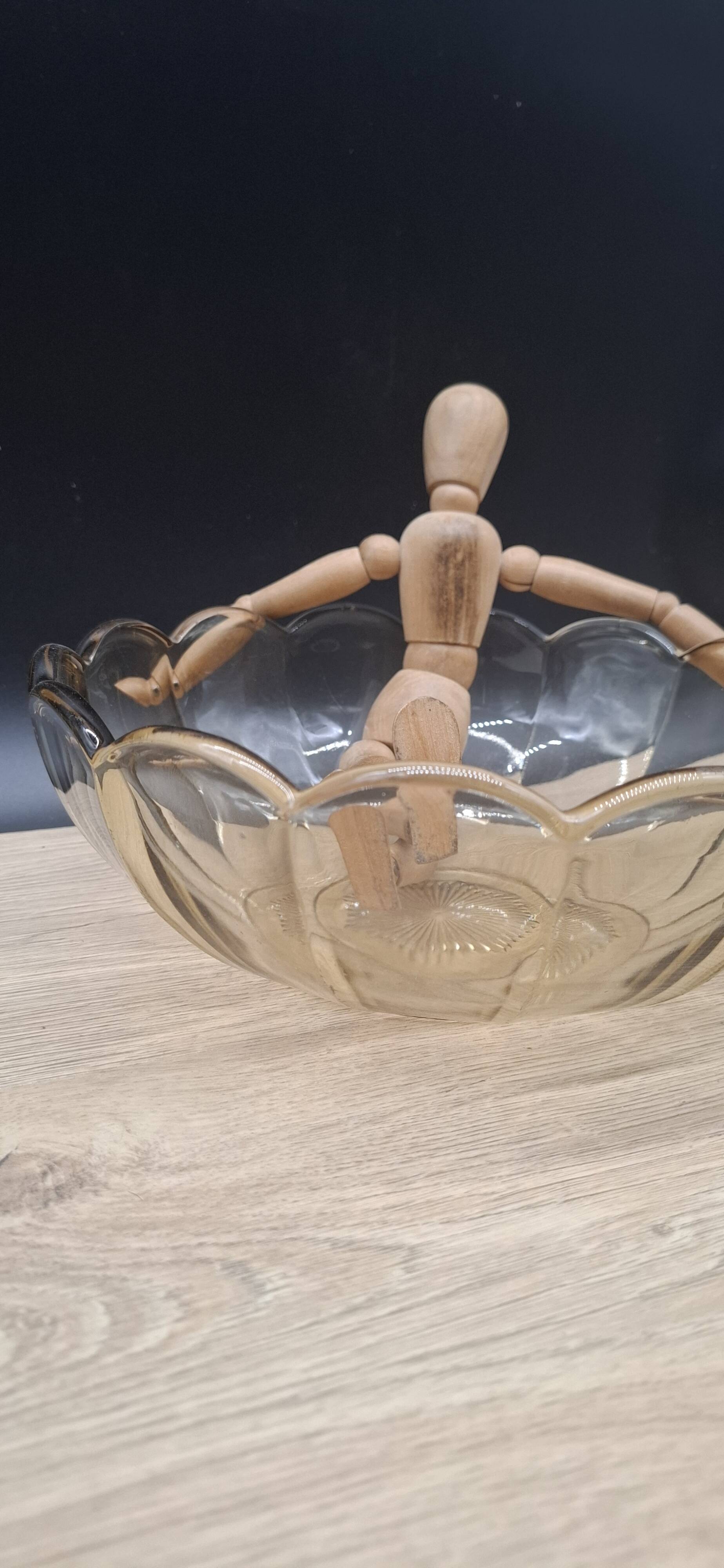 Amber salad bowl, Manage glass