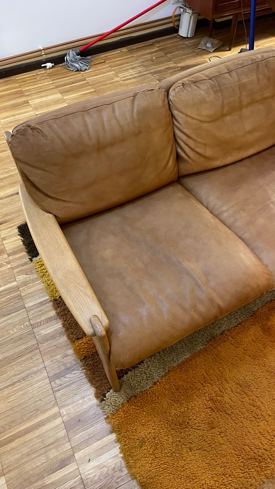 Danish sofa from the 70s in oak and buffalo leather