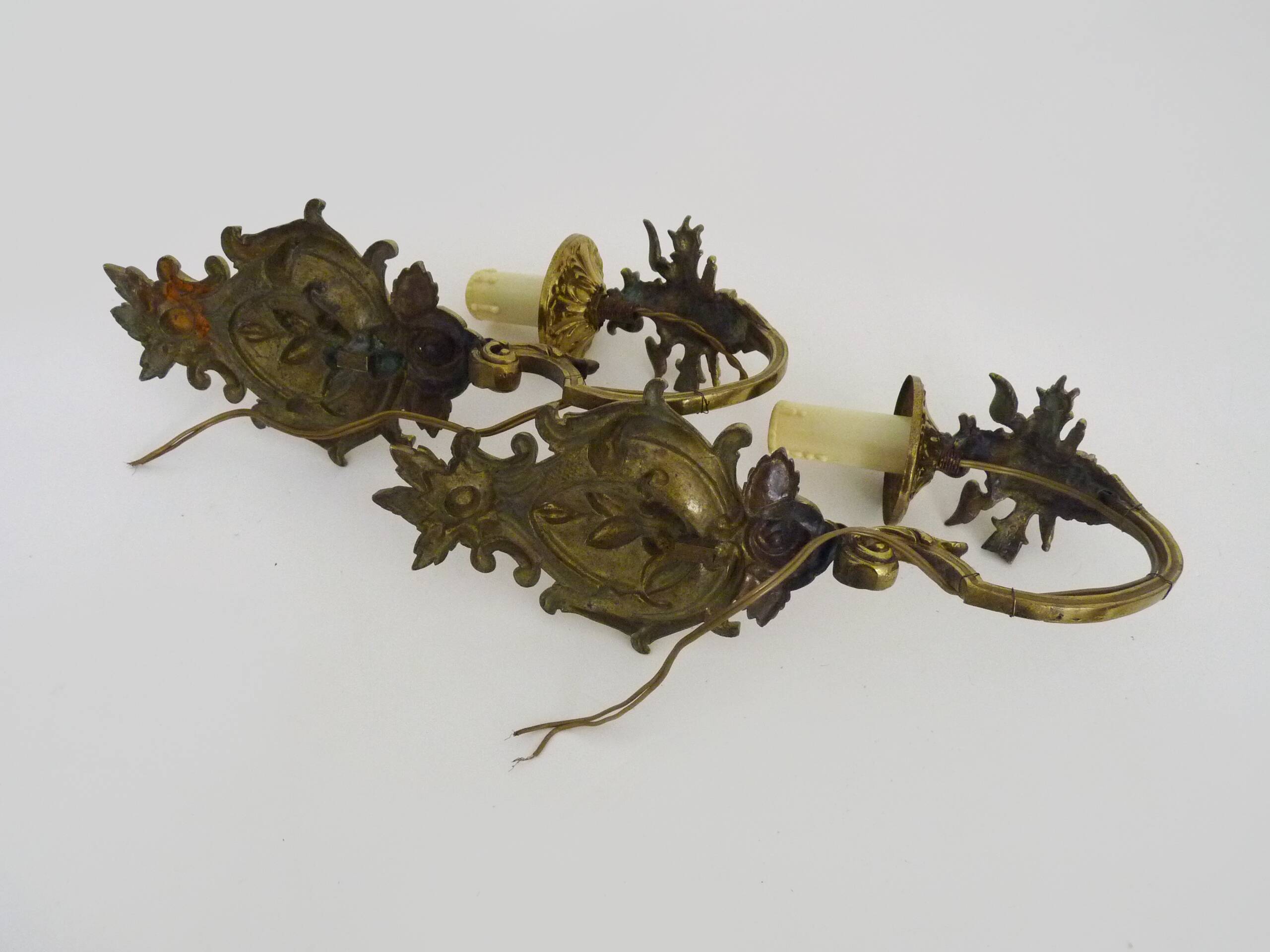 Vintage pair of 1950s gilt brass wall sconces