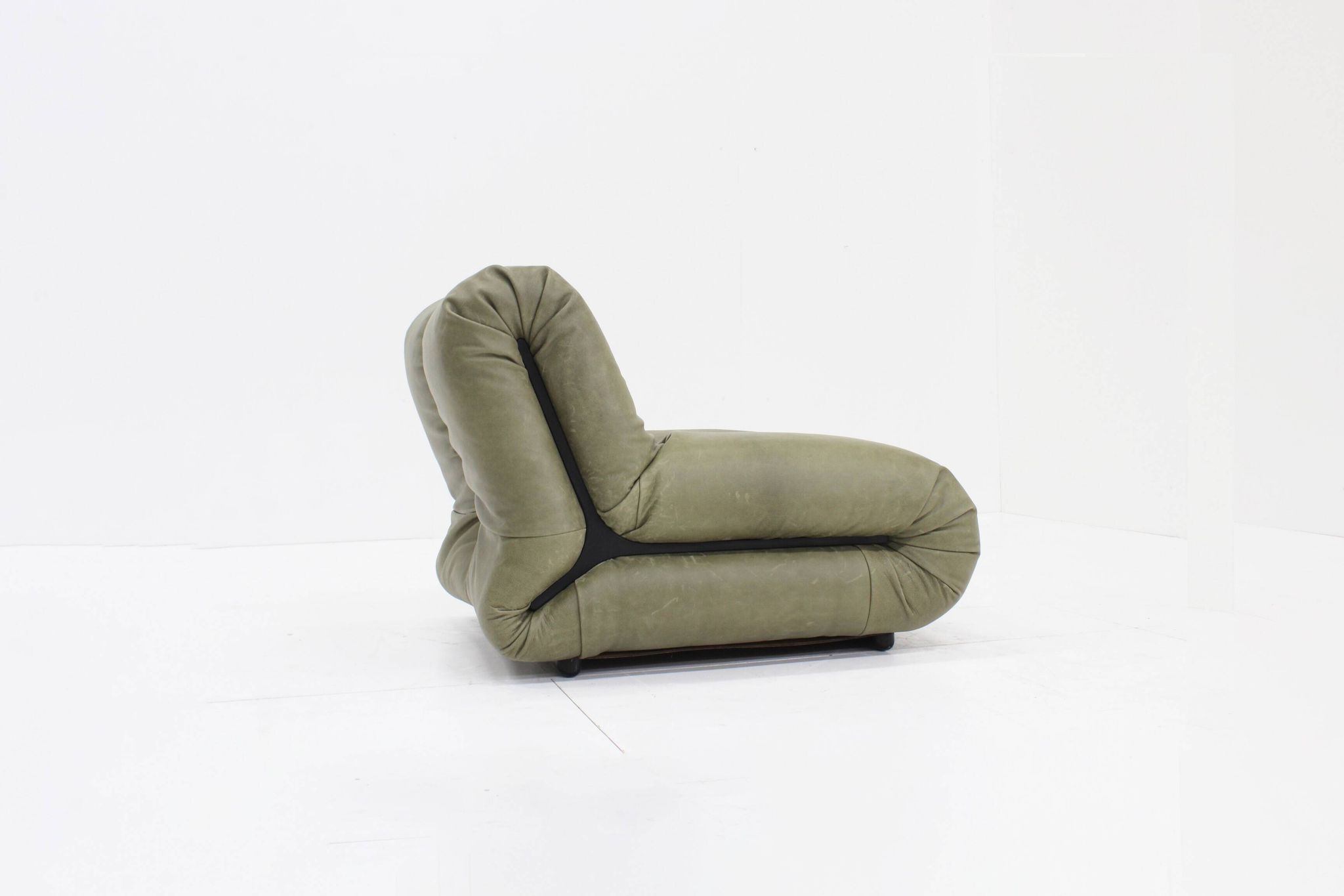 Pagru leather lounge chairs Claudio Vagnoni 1P Italy 1971