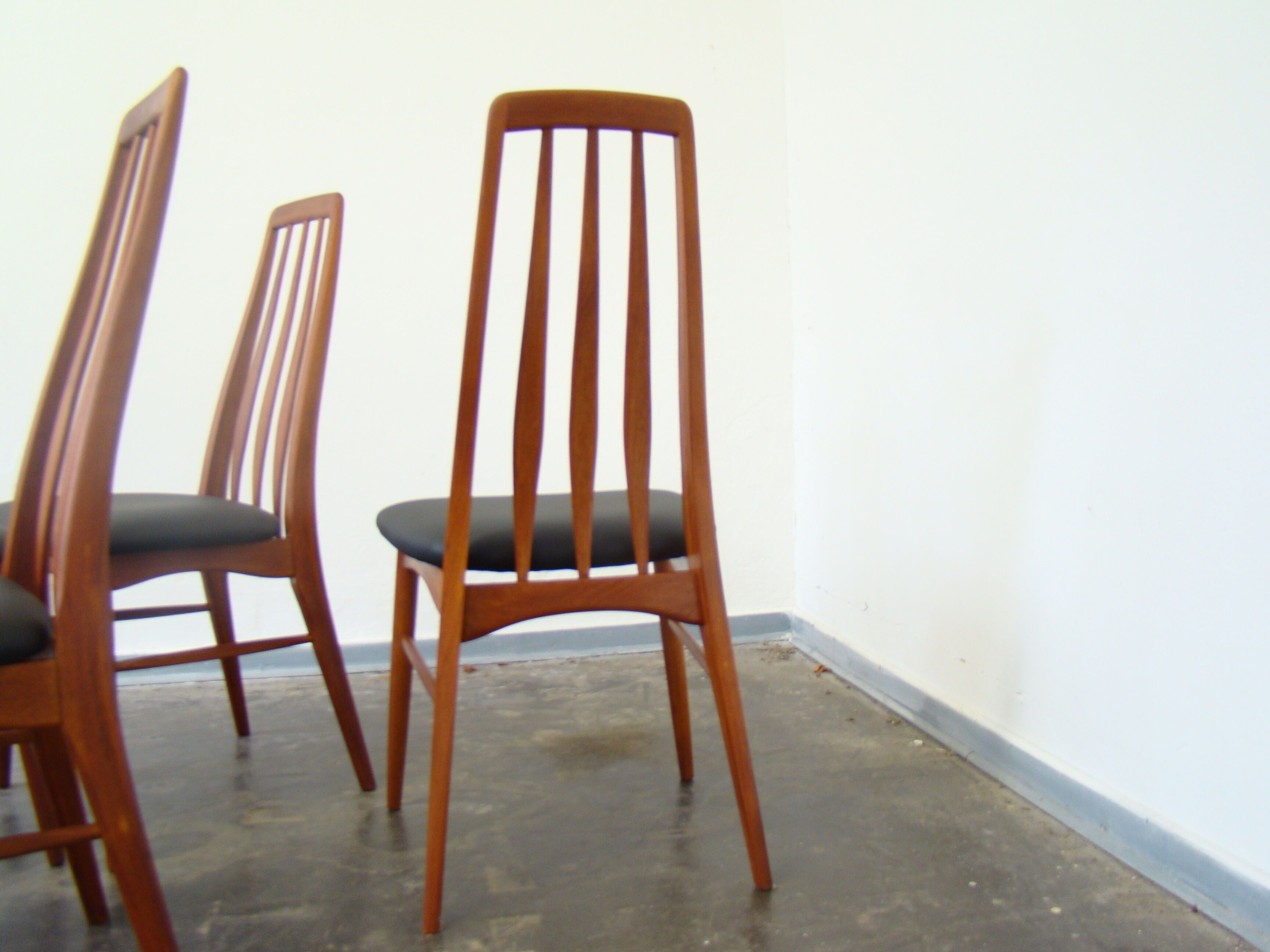 Suite de 4 chaises en teck par Niels Koefoed modèle Eva