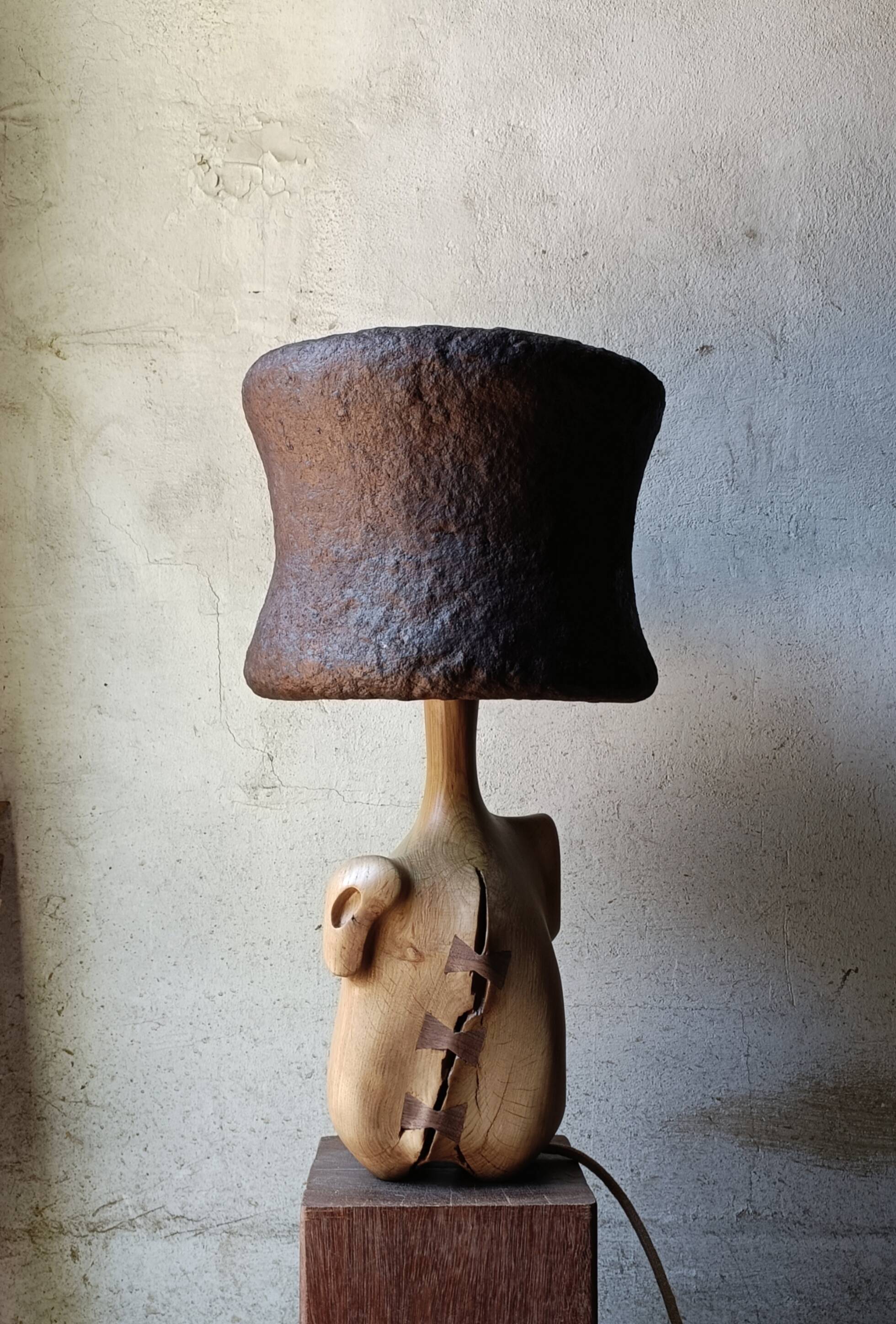 Lampe de créateur en chêne massif