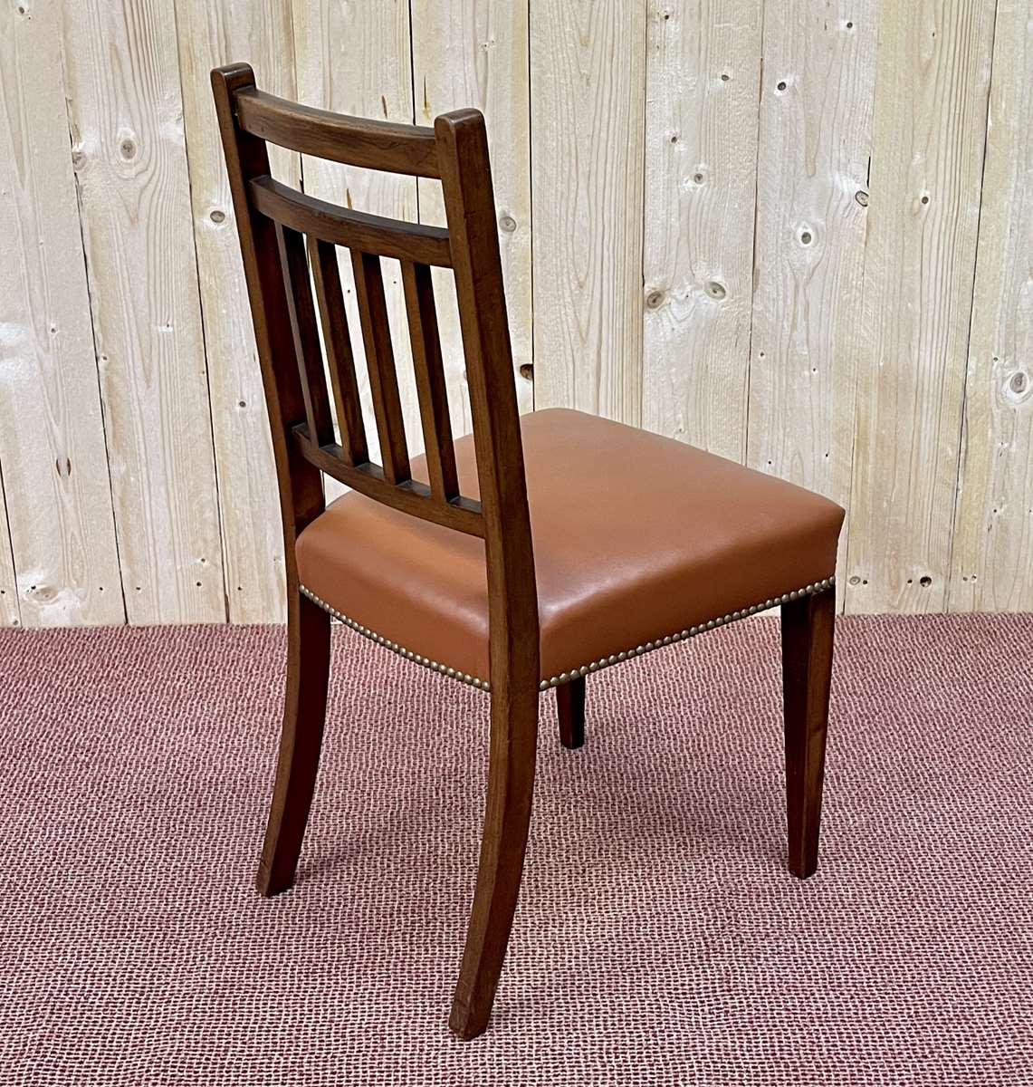 Suite of 12 English chairs nineteenth in mahogany and imitation leather