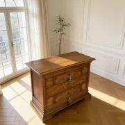 Elegant antique Italian chest of drawers, dating from the 20th century