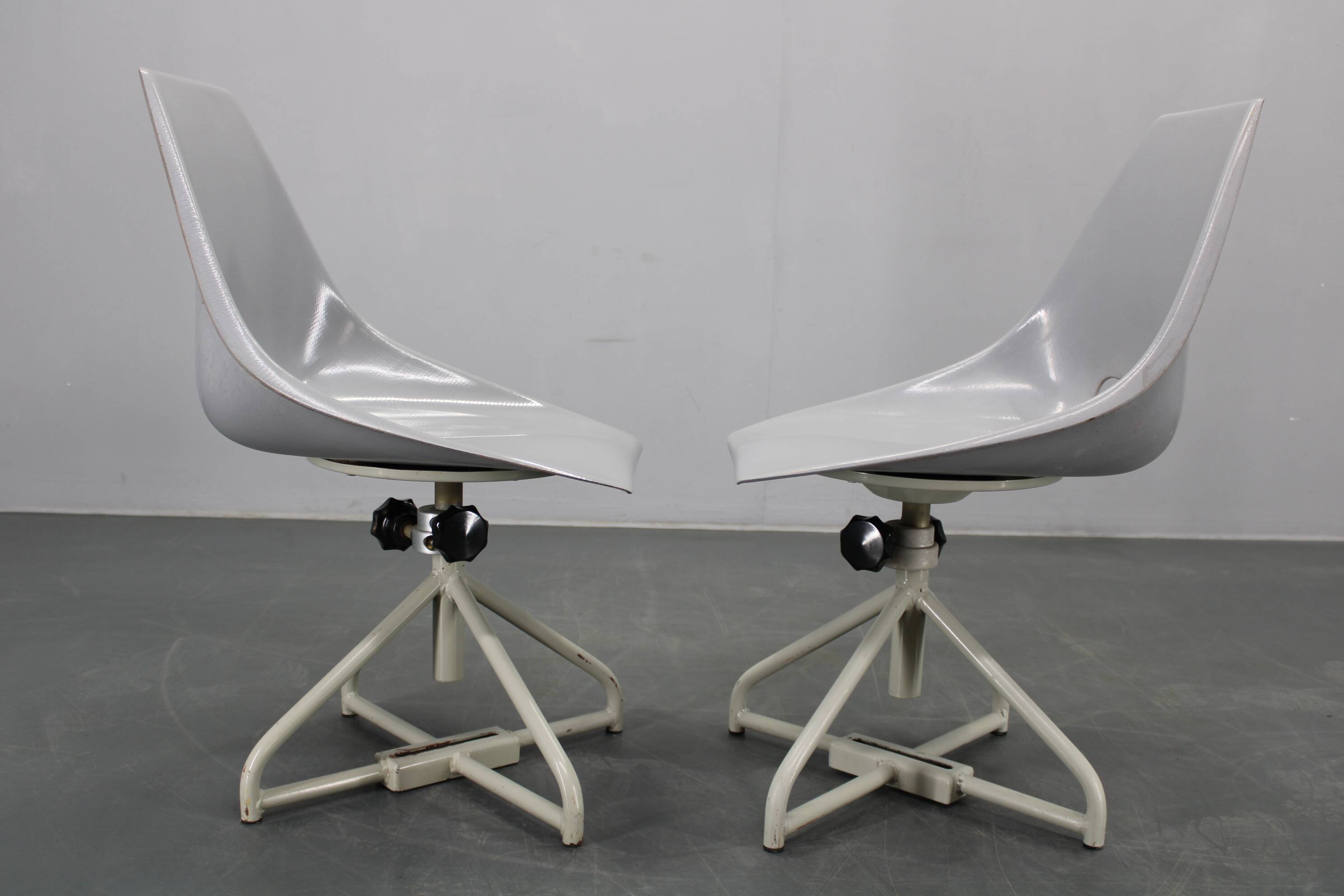 1960s Miroslav Navratil Pair of Fiberglass Chairs for Vertex, Czechoslovaki