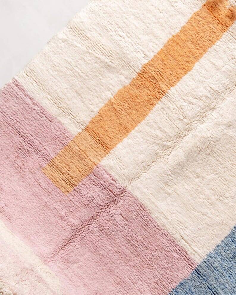 Traditional handwoven Berber rug, size 200 x 300 cm