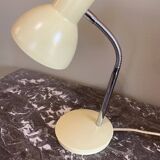Articulated desk lamp