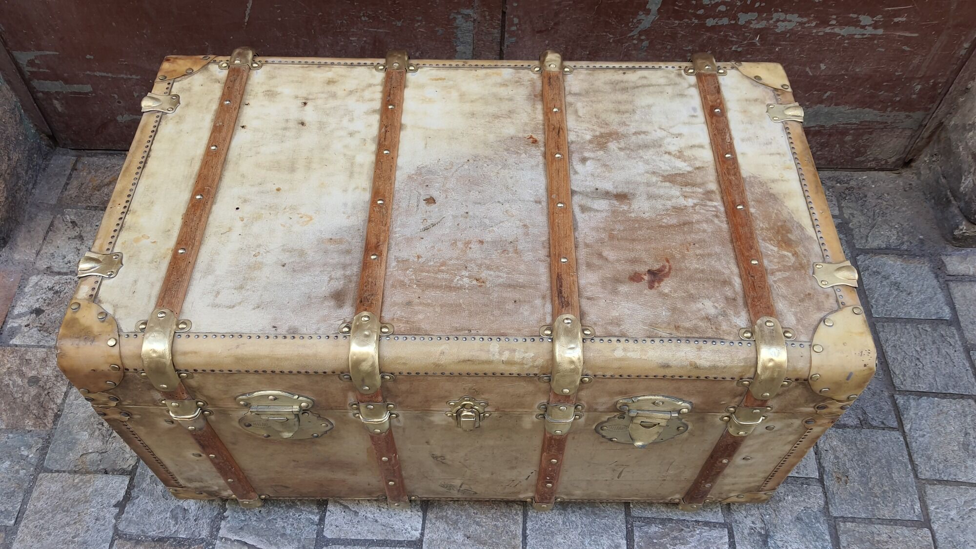 Malle auto travel trunk made of pigskin