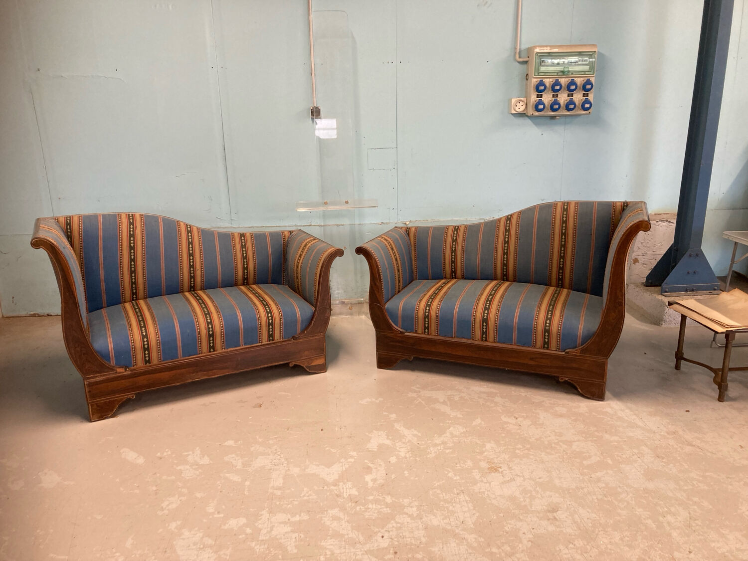 Pair of meridians in rosewood, Charles X period.