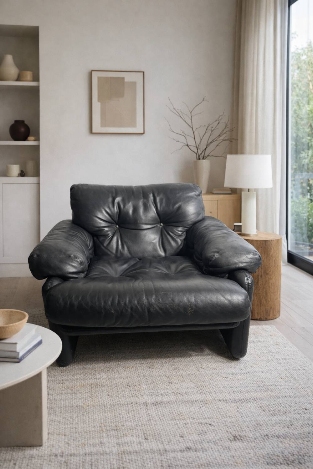 Black leather armchair – Tobia Scarpa for B&B Italia