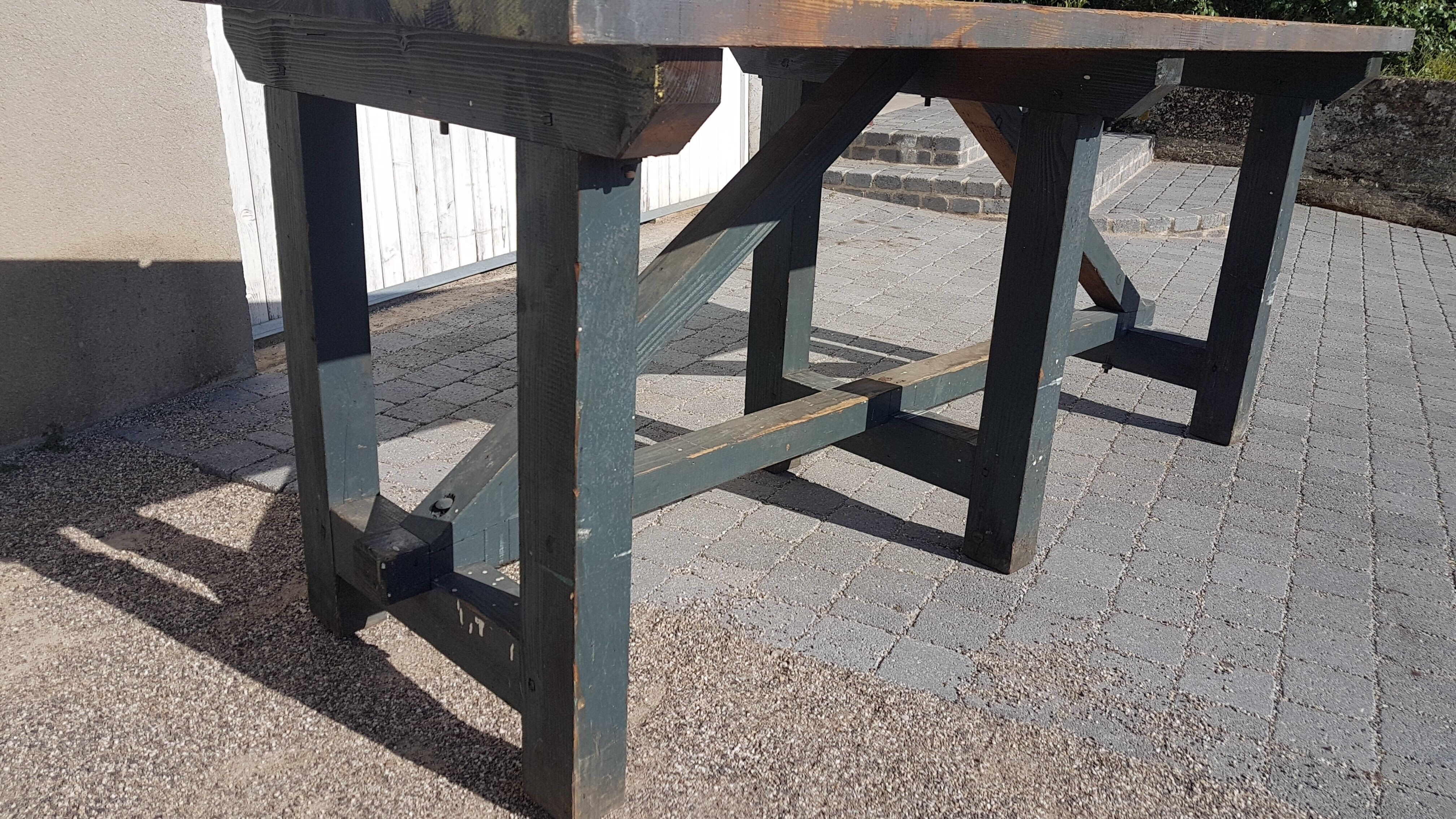Table established of old shoemaker furniture