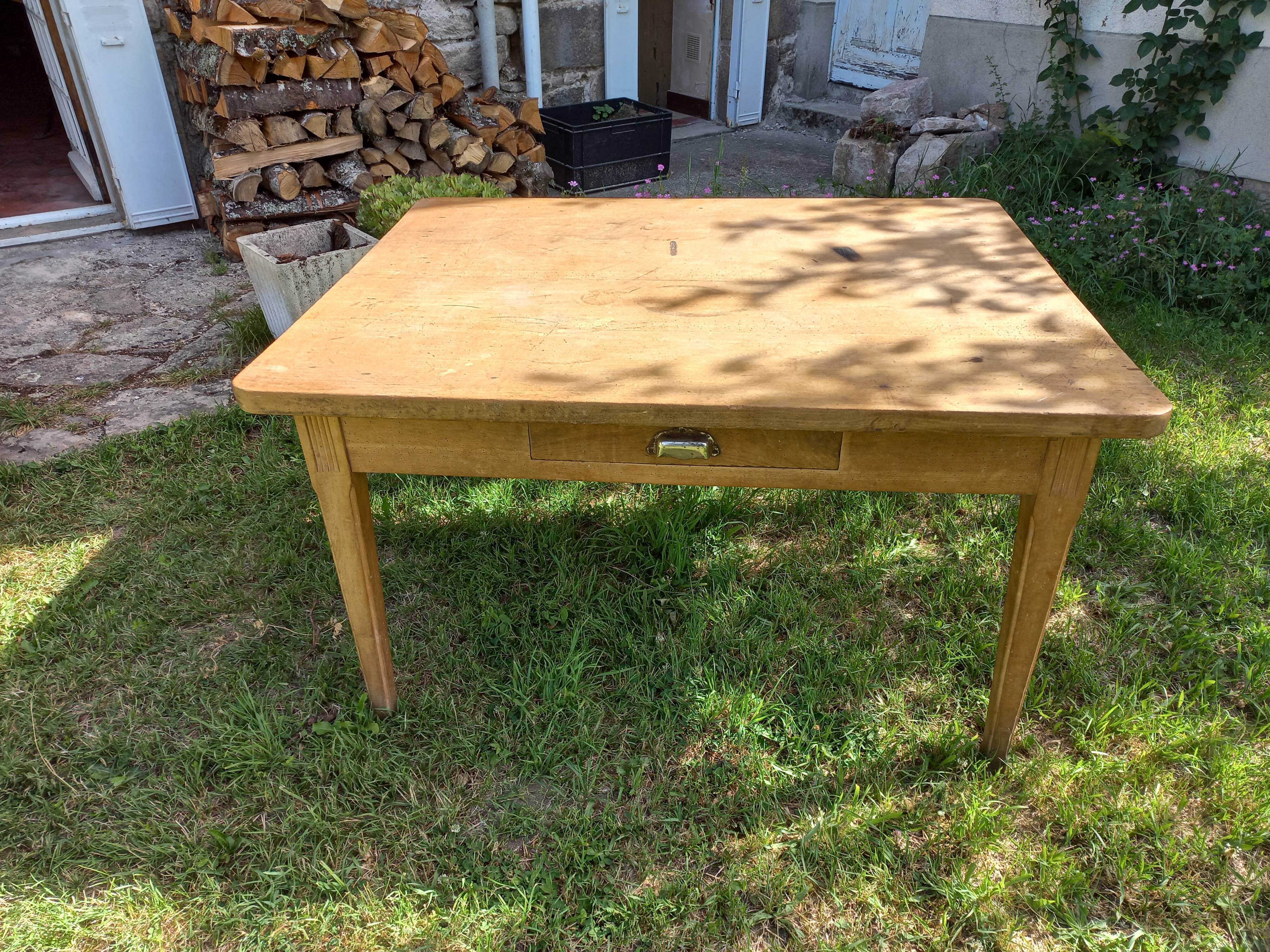 Firm table spindles feet 128cm