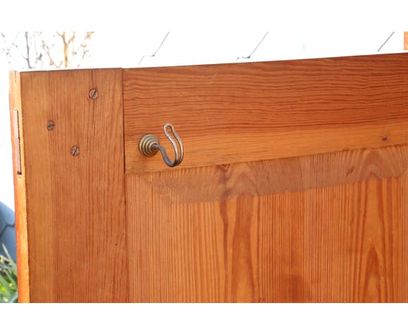 Low wardrobe with closet and drawers