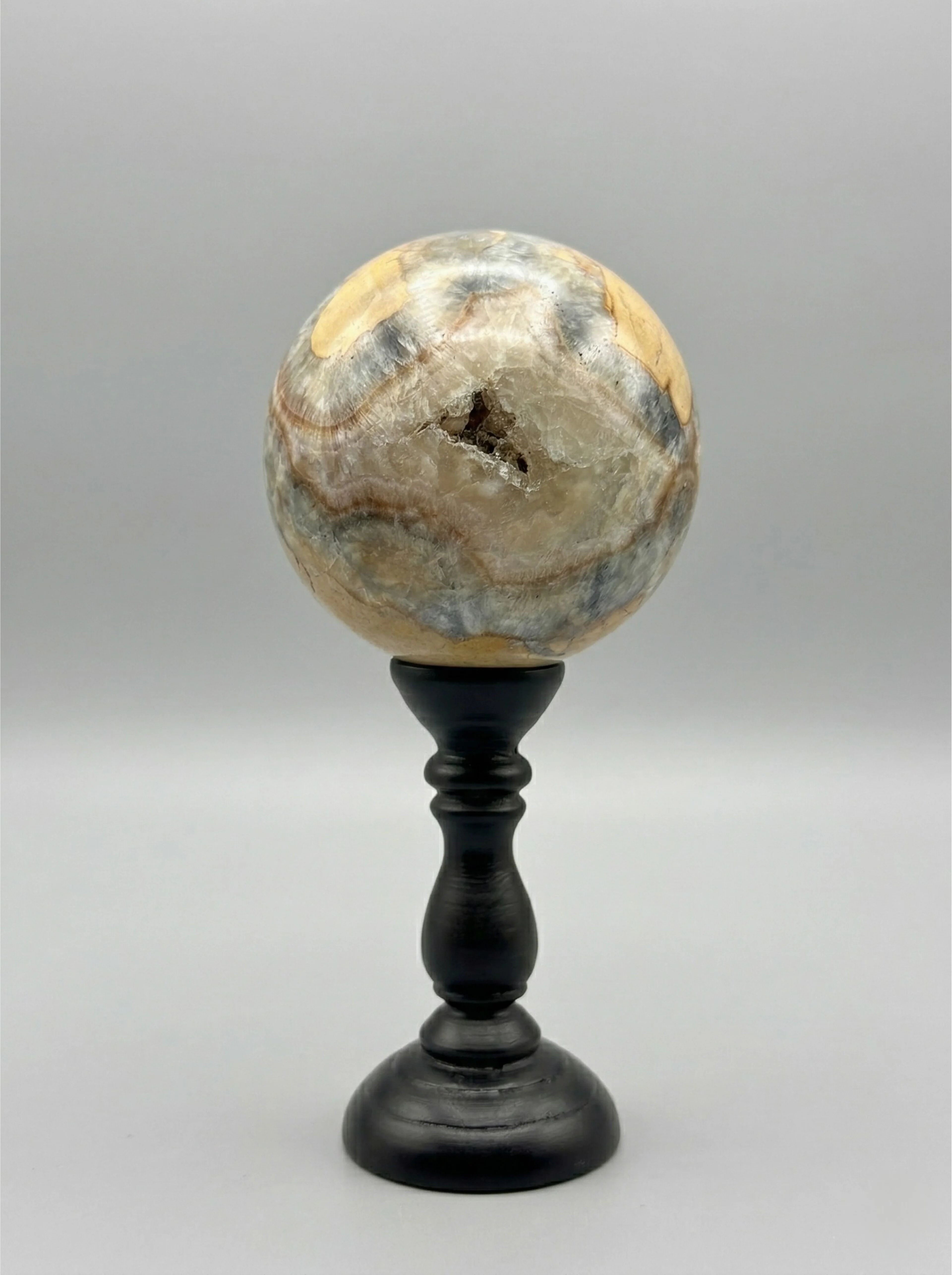 Pair of polished Maligano jasper spheres on bases – Mineral composition
