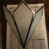 Applique de style années 20 en métal argenté et verre opaque blanc
