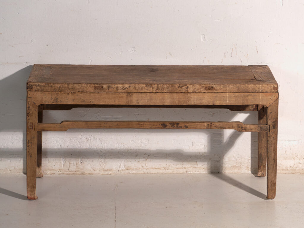 Banc bas ancien en bois de pin – Chine, vers 1890