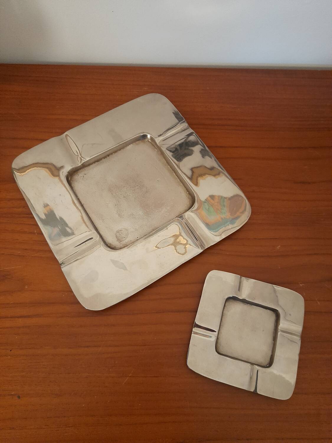 Geometric minimalist ashtray