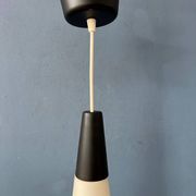 Suspension longue Mid-Century en verre opalin