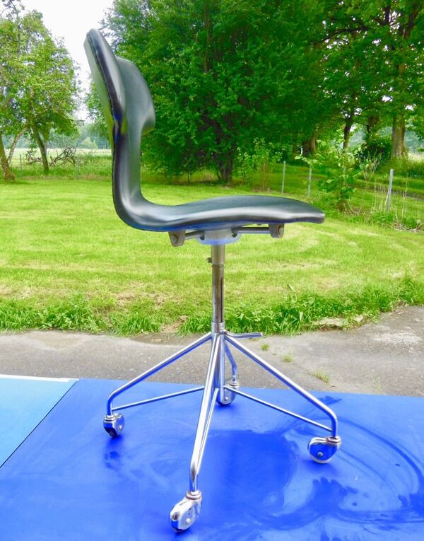 Chaise secrétaire ''0569'' ou ''Marteau'' d'Arne Jacobsen pour Fritz Hansen