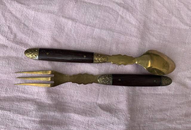 Set of 7 cutlery in wood and gilded and chiseled metal, cutlery for children, old and collectors