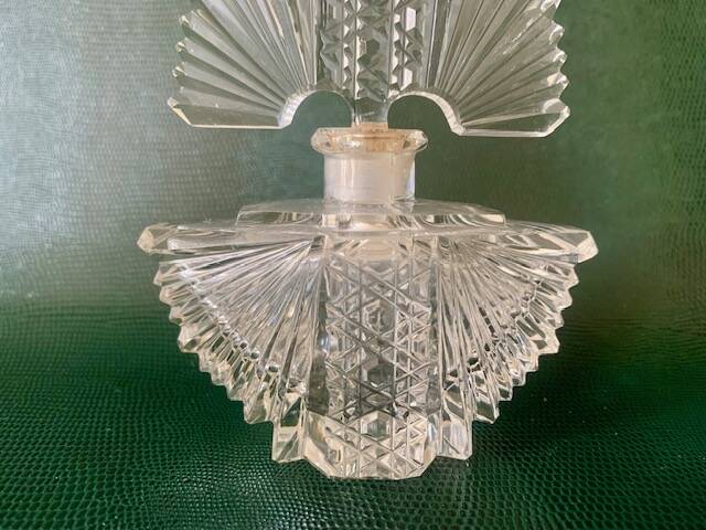 Art Deco perfume bottle in bohemian crystal engraved 1930