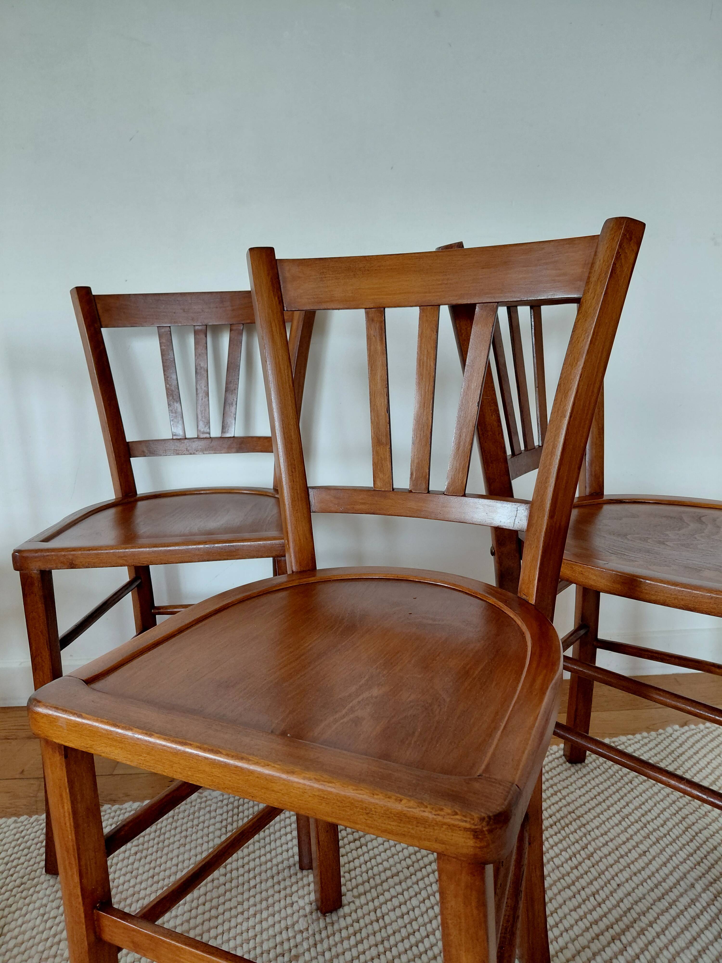 Set of 4 vintage bistro chairs in wood - brasserie style