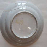 Assiette de collection japonaise, scène de vie et nature. Restaurée.