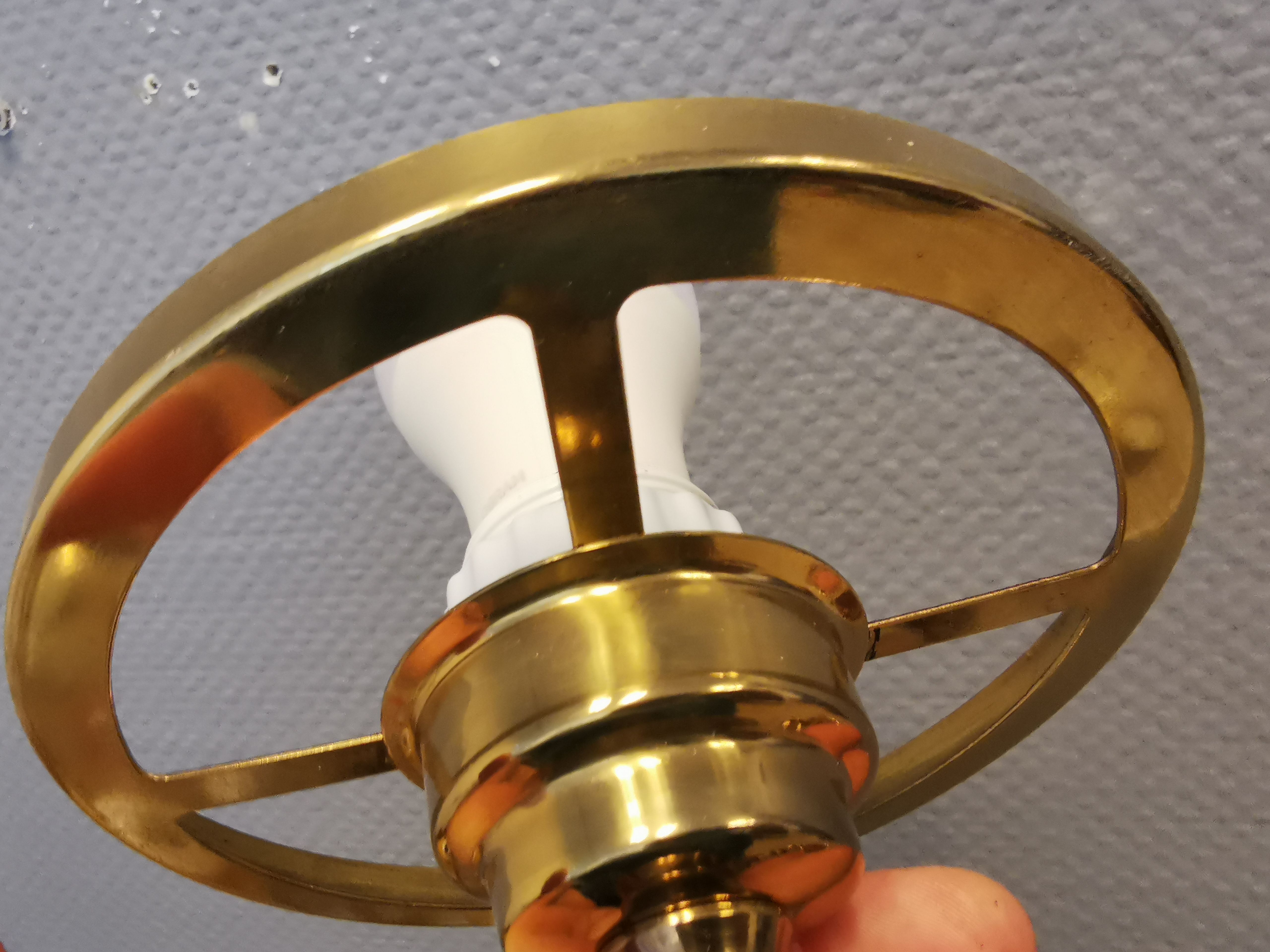 Older wall lamp, in metal, brass and milk-white glass
