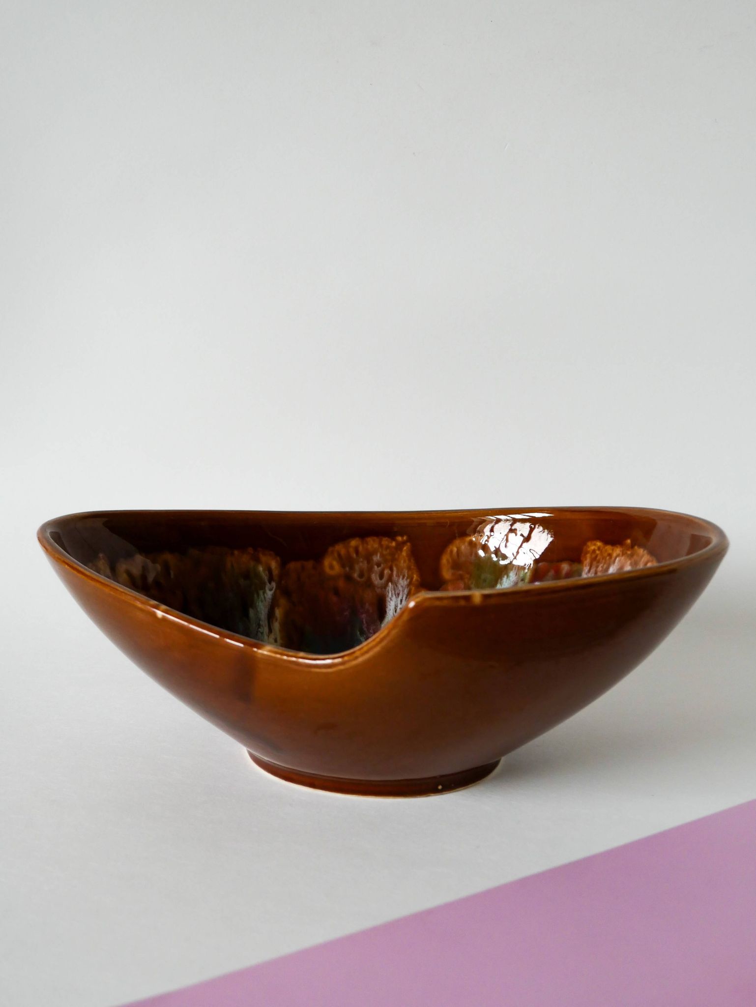 Grande coupe en céramique marron et colorée, design, 1970