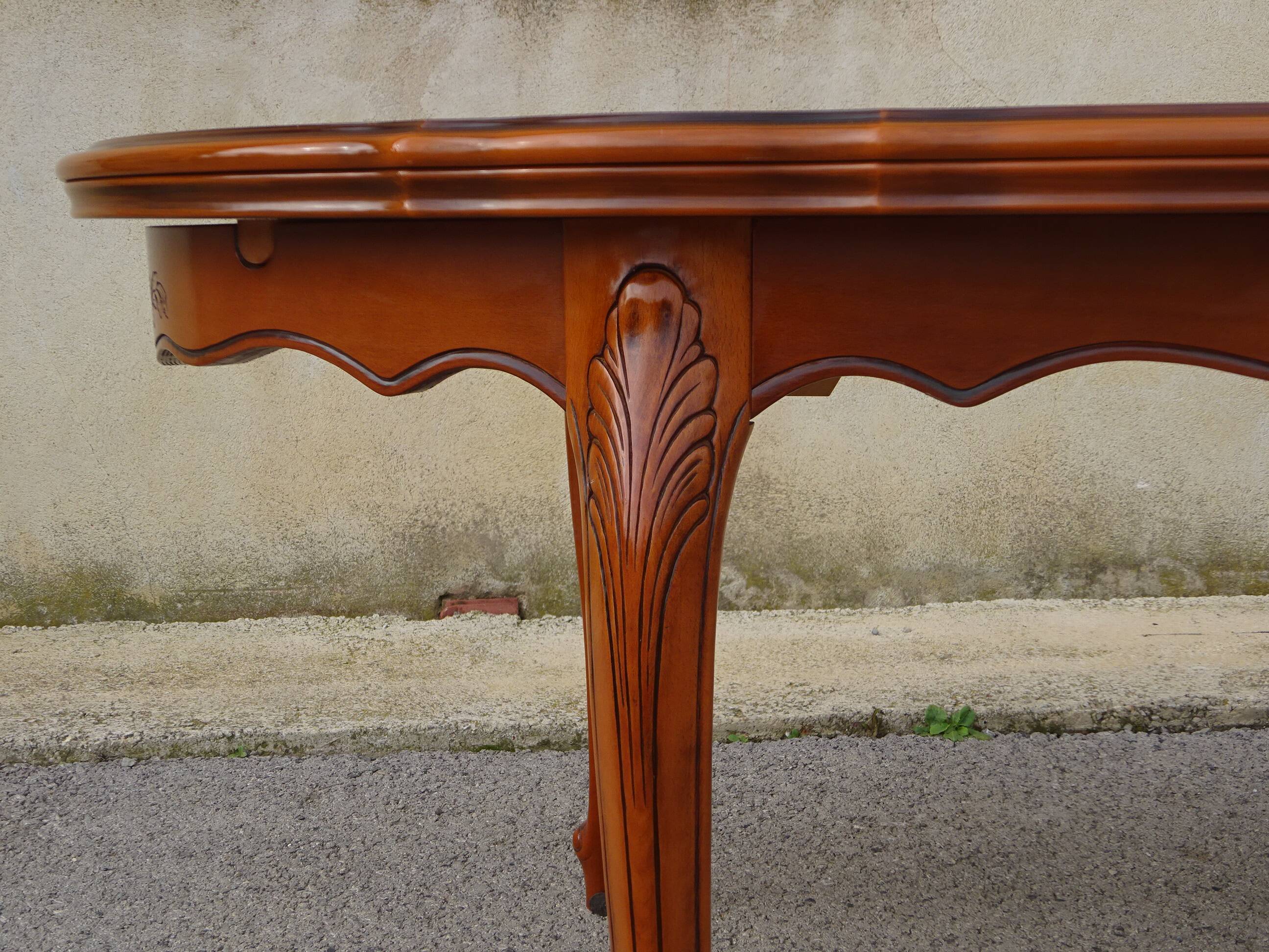 Table ovale avec rallonges, style Louis XV