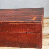 Coffre en bois peint