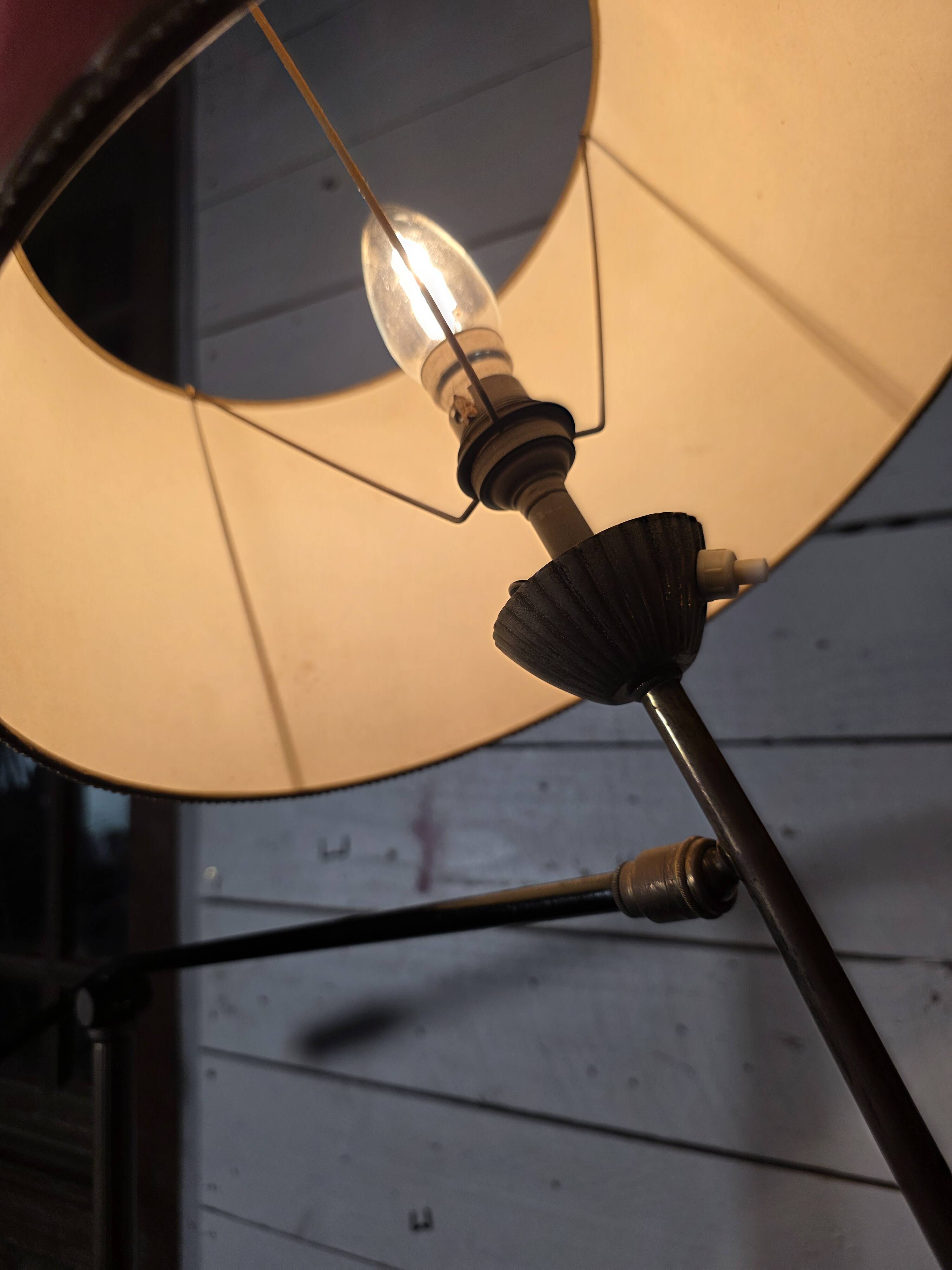 ​Lampadaire tripode à contrepoids Maison Lunel ,Années 50